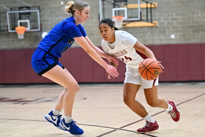 a South Medford Mission Hills girls basketball Oregon POA Holiday Classic December 30 2023 Leon Neuschwander 13